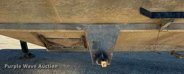 image for item DT2137 1997 Dakota  grain trailer