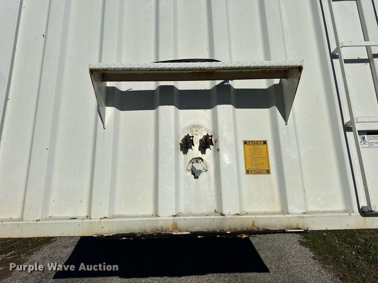 image for item DT2137 1997 Dakota  grain trailer