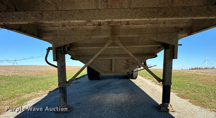 image for item DT2137 1997 Dakota  grain trailer