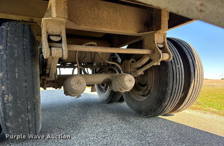 image for item DT2137 1997 Dakota  grain trailer