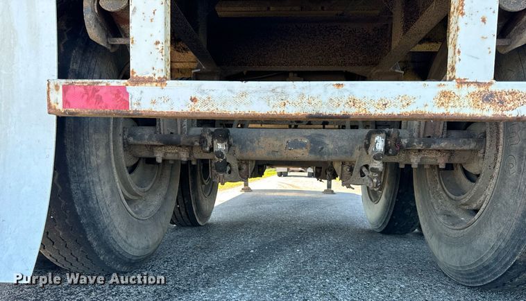 image for item DT2137 1997 Dakota  grain trailer