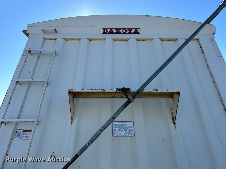 image for item DT2137 1997 Dakota  grain trailer