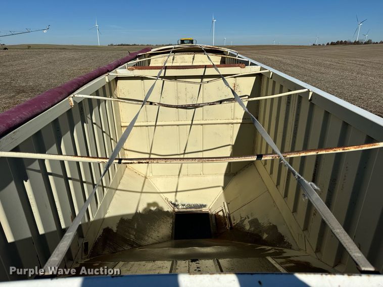 image for item DT2137 1997 Dakota  grain trailer