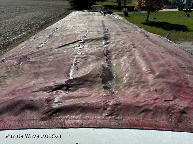 image for item DT2137 1997 Dakota  grain trailer