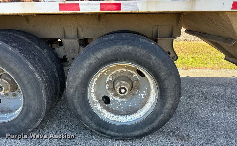 image for item DT2137 1997 Dakota  grain trailer