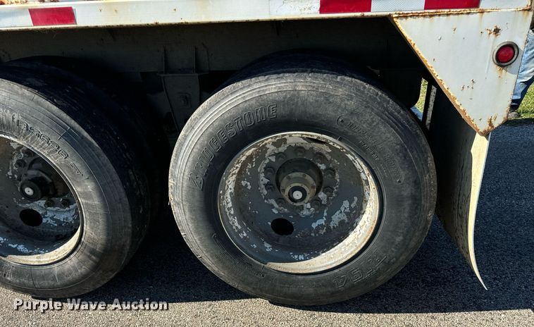 image for item DT2137 1997 Dakota  grain trailer