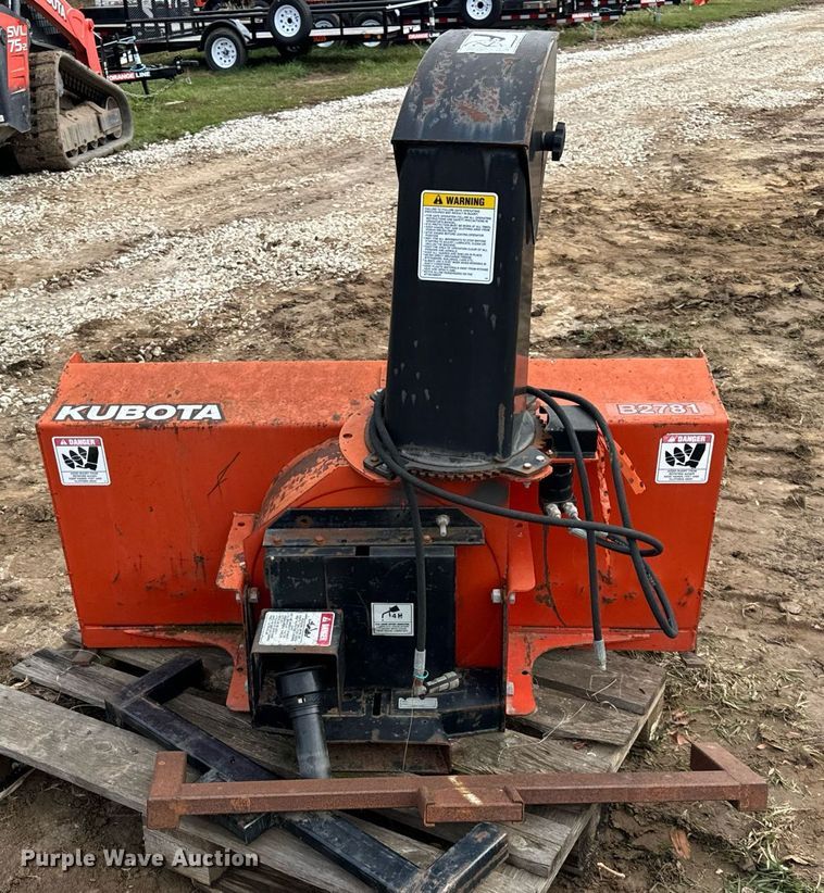 image for item DT2154 Kubota  B2781 snow blower