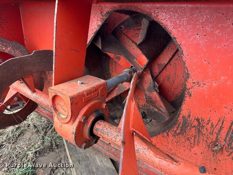 image for item DT2154 Kubota  B2781 snow blower