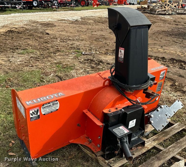 image for item DT2155 Kubota  B2782 snow blower