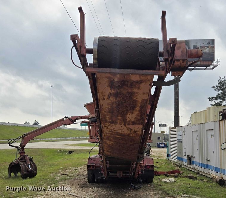 image for item DT5337 1999 Morbark tub grinder