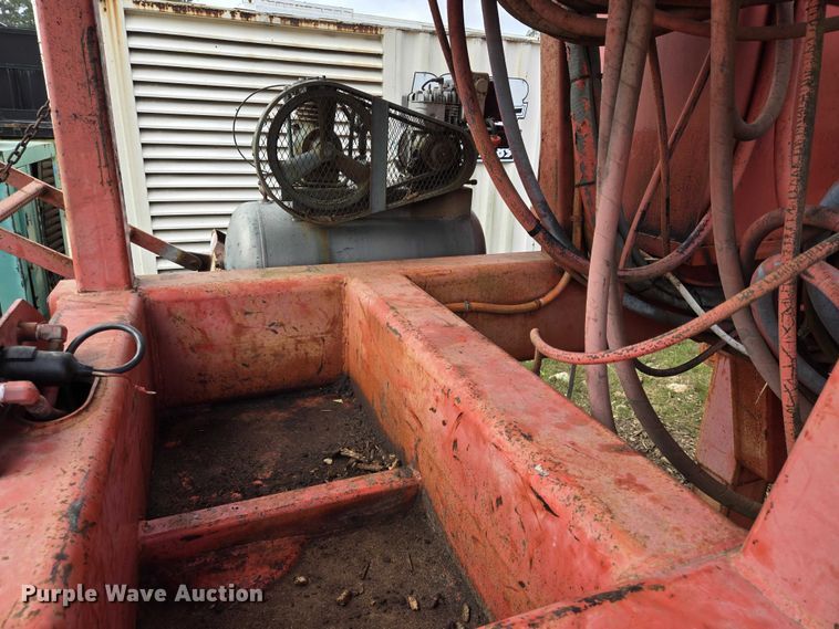 image for item DT5337 1999 Morbark tub grinder