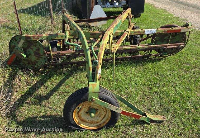 image for item DT5350 John Deere hay rake