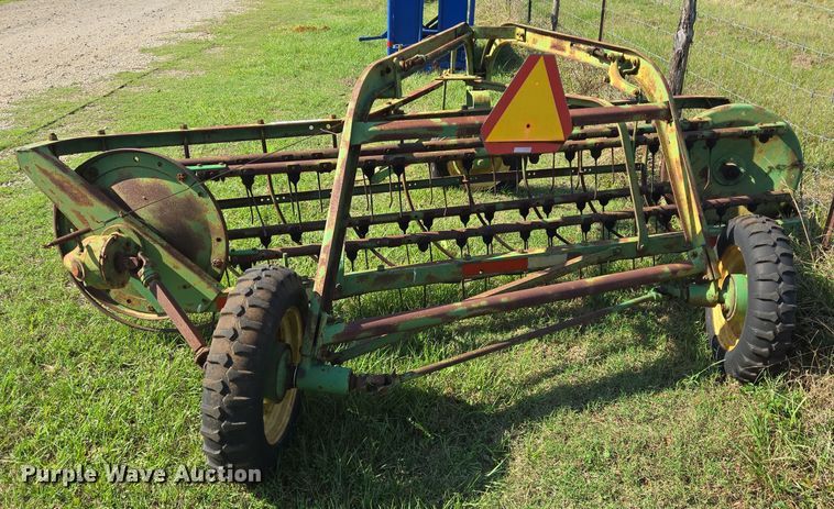 image for item DT5350 John Deere hay rake