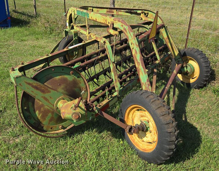 image for item DT5350 John Deere hay rake