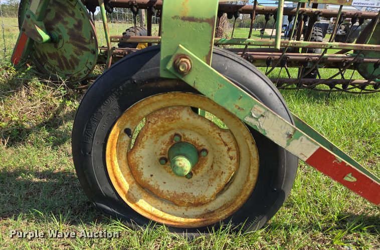 image for item DT5350 John Deere hay rake