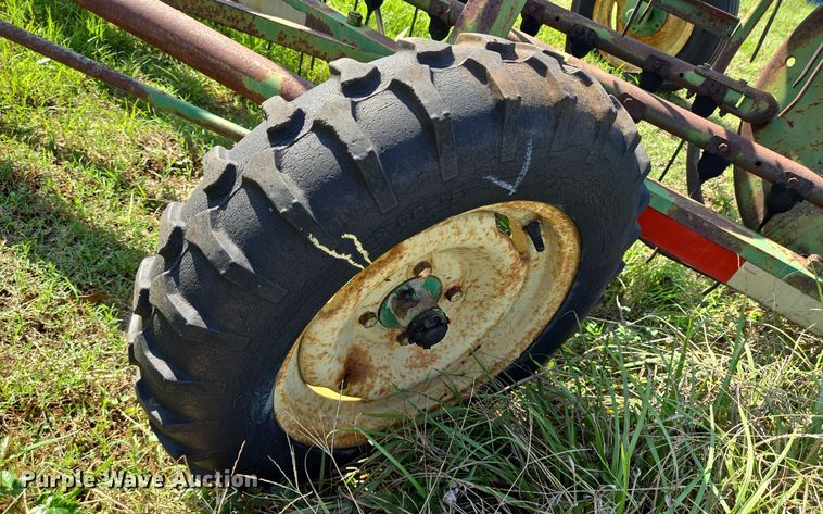 image for item DT5350 John Deere hay rake