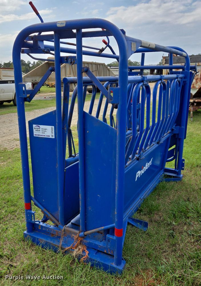 image for item DT5351 Priefert 81 squeeze chute