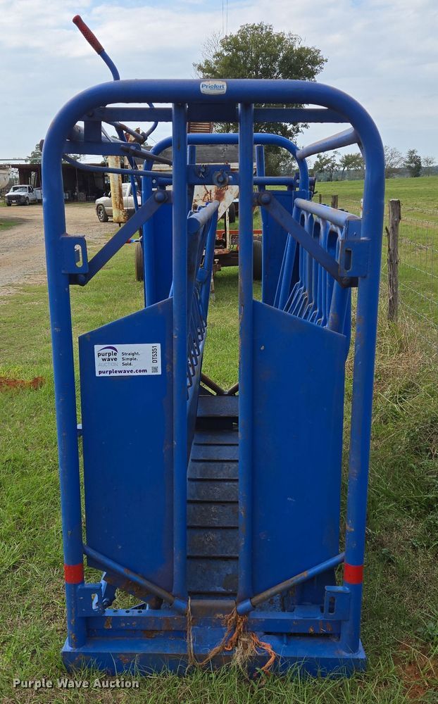 image for item DT5351 Priefert 81 squeeze chute