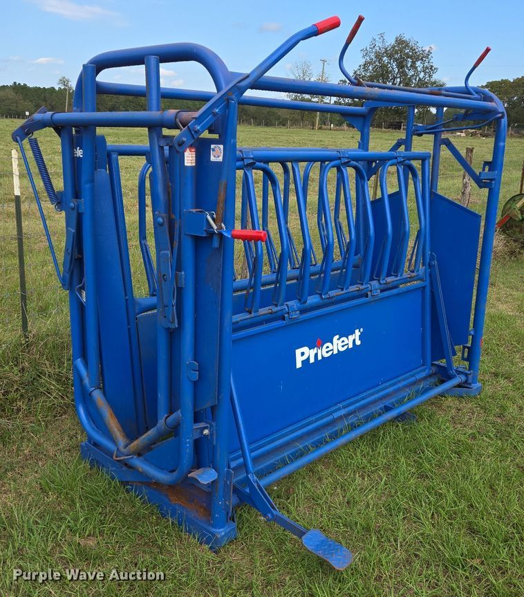 image for item DT5351 Priefert 81 squeeze chute