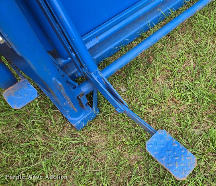 image for item DT5351 Priefert 81 squeeze chute