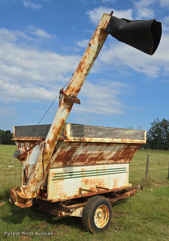 image for item DT5352 Feed wagon