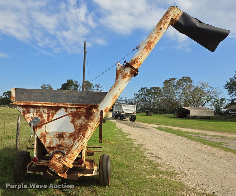 image for item DT5352 Feed wagon