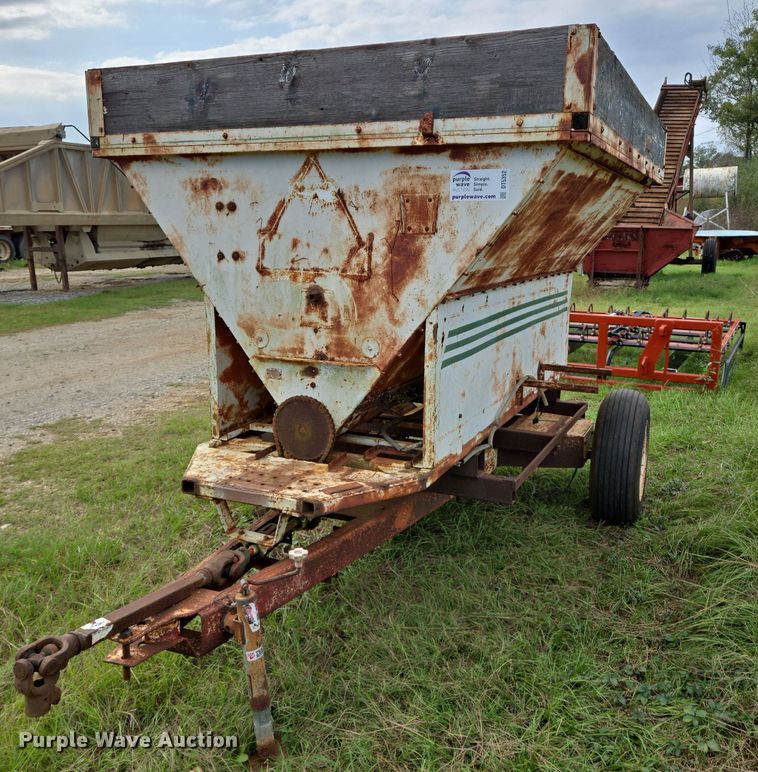 image for item DT5352 Feed wagon