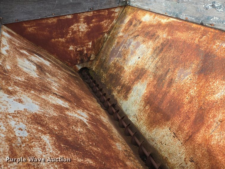 image for item DT5352 Feed wagon