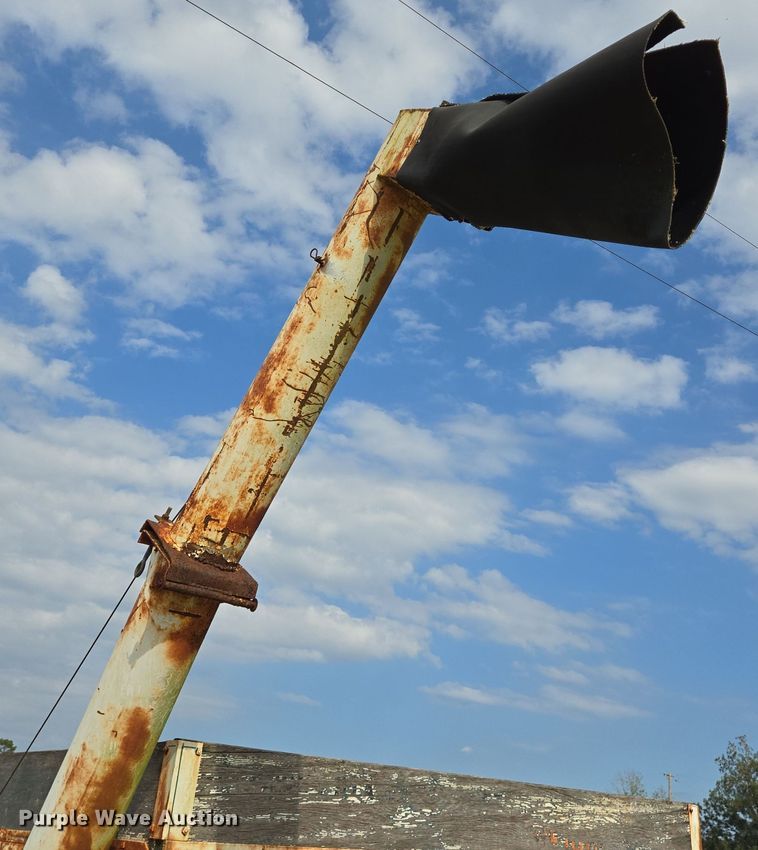 image for item DT5352 Feed wagon