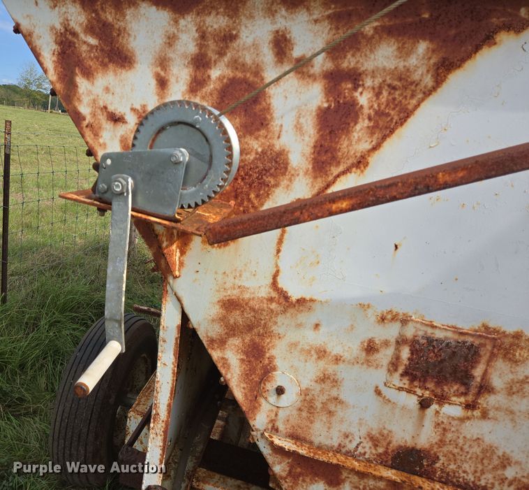 image for item DT5352 Feed wagon