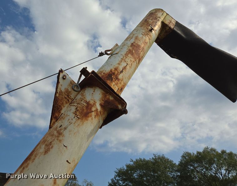 image for item DT5352 Feed wagon