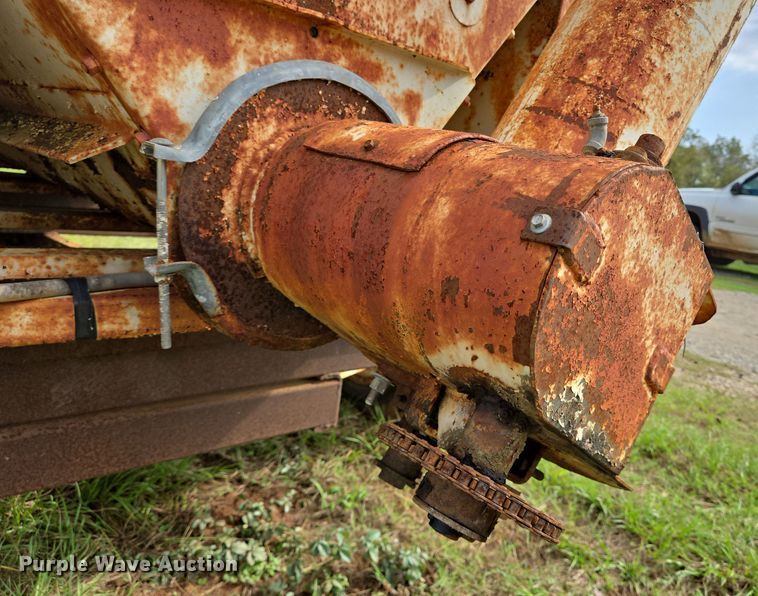 image for item DT5352 Feed wagon