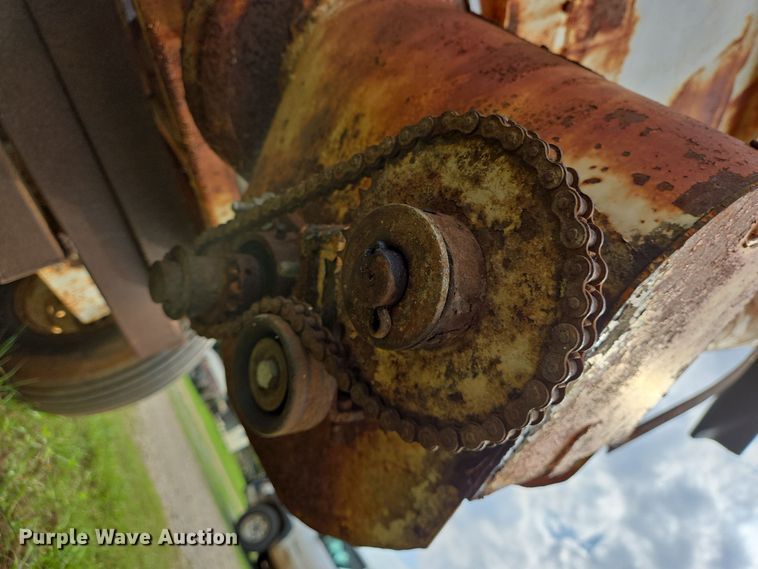 image for item DT5352 Feed wagon