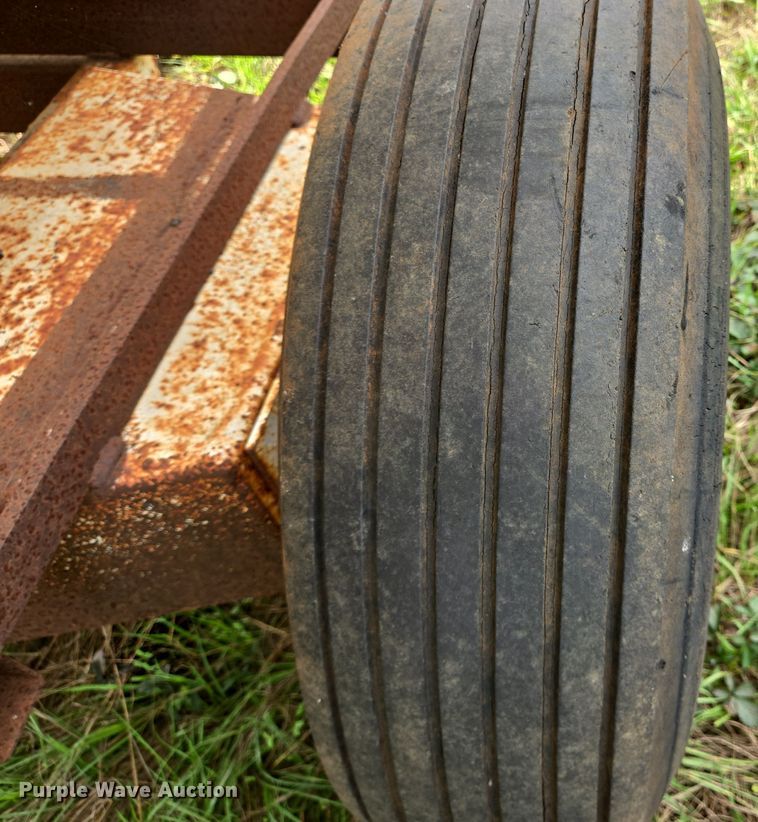 image for item DT5352 Feed wagon