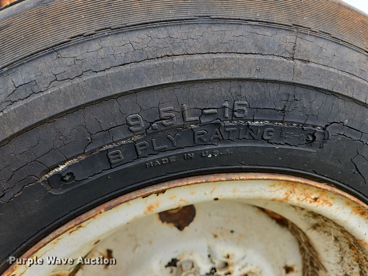 image for item DT5352 Feed wagon
