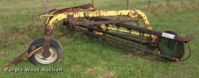 image for item DT5354 John Deere hay rake