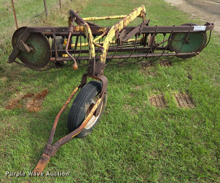 image for item DT5354 John Deere hay rake
