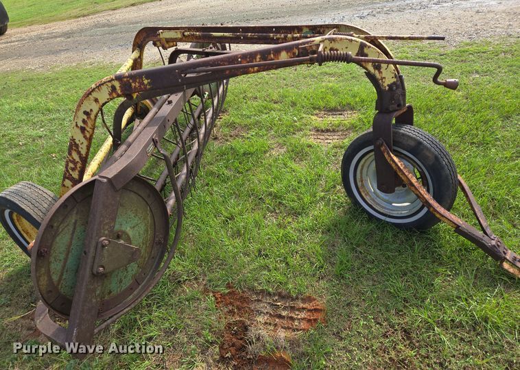 image for item DT5354 John Deere hay rake