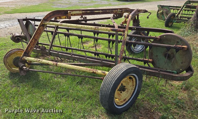 image for item DT5354 John Deere hay rake