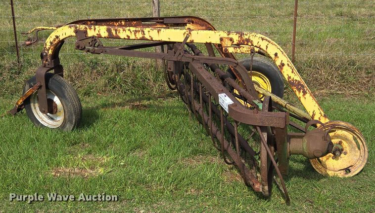 image for item DT5354 John Deere hay rake