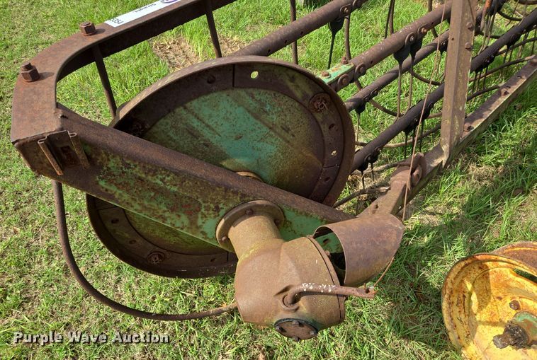 image for item DT5354 John Deere hay rake