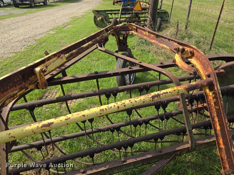 image for item DT5354 John Deere hay rake