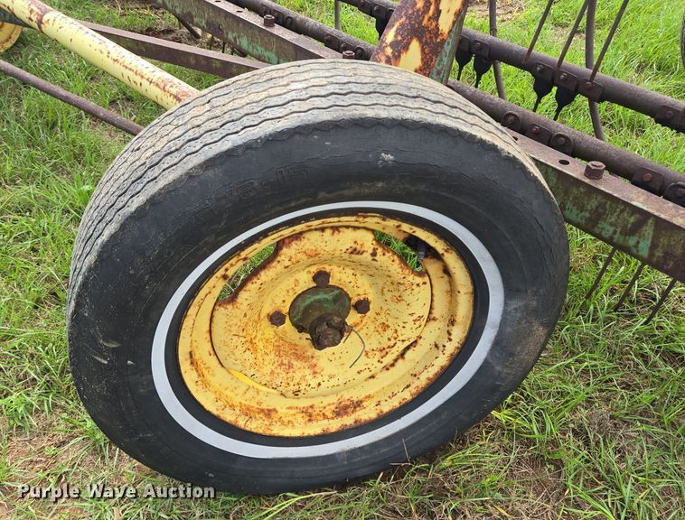image for item DT5354 John Deere hay rake