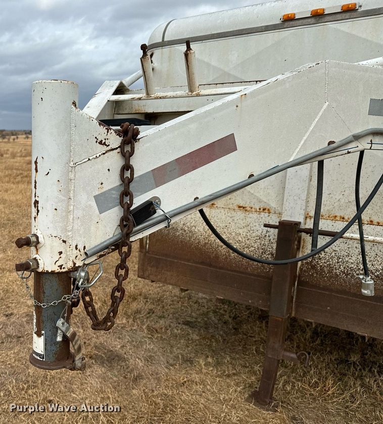 image for item DU9537 2006 Coose livestock trailer