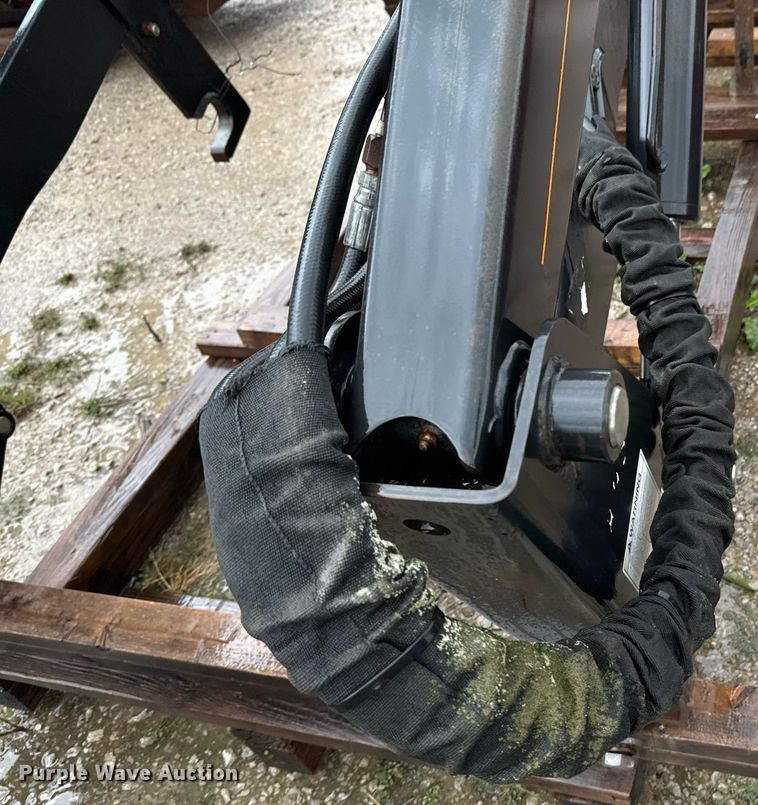 image for item DU9562 Buhler Allied 895 loader