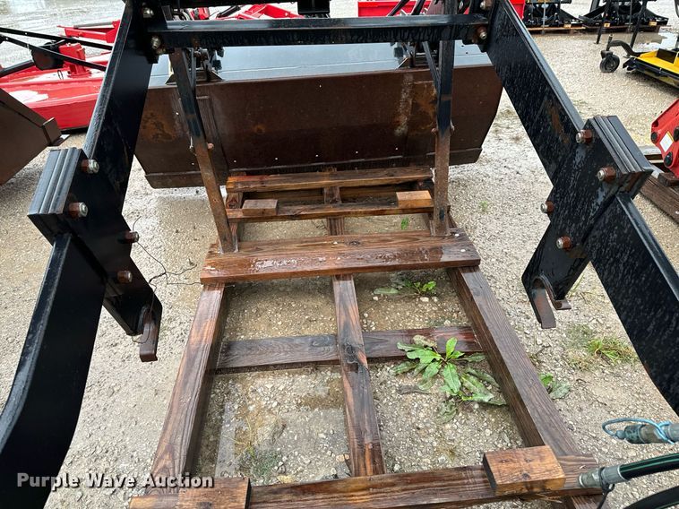 image for item DU9562 Buhler Allied 895 loader