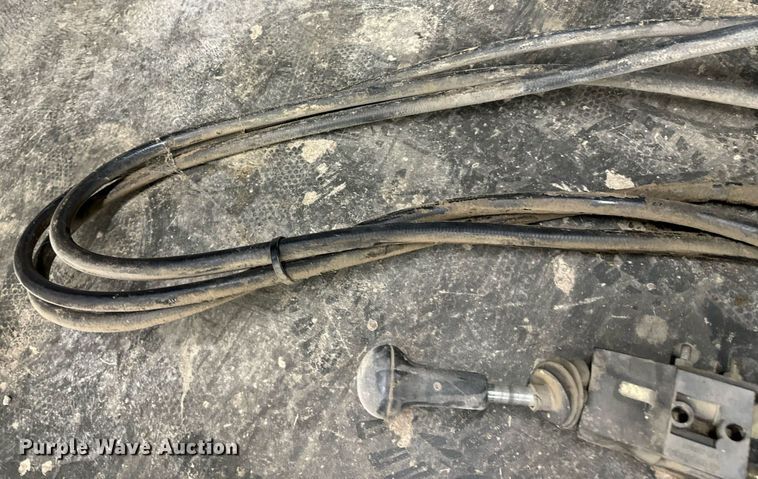 image for item DU9562 Buhler Allied 895 loader