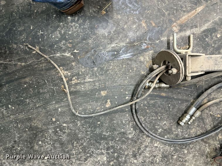 image for item DU9562 Buhler Allied 895 loader