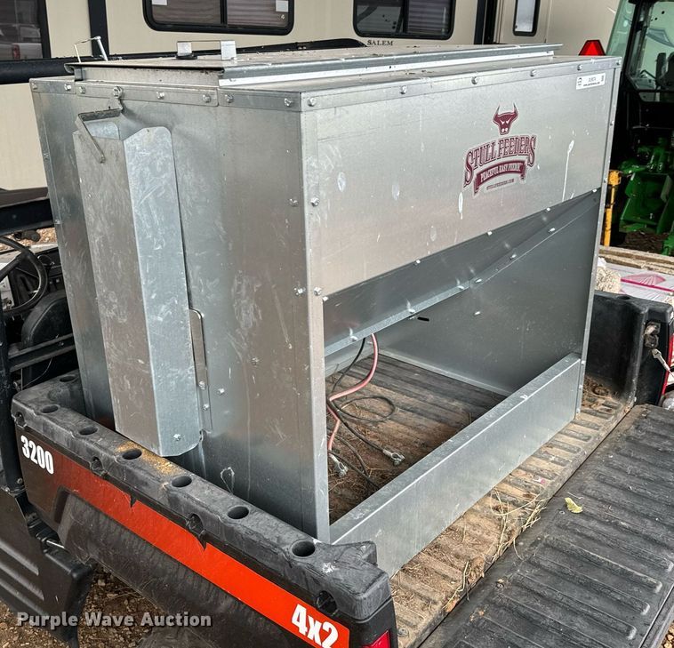 image for item DU9574 Stull Feeders cake feeder