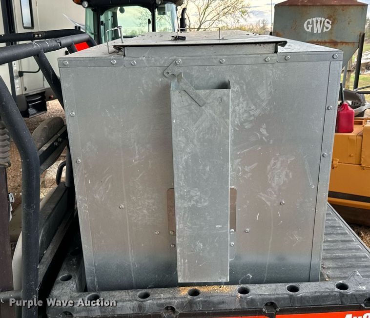 image for item DU9574 Stull Feeders cake feeder